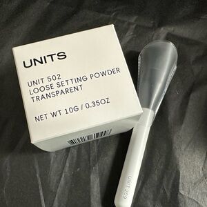 UNITS
UNIT 502 Loose Setting Powder & UNIT 209 Paddle Foundation Brush